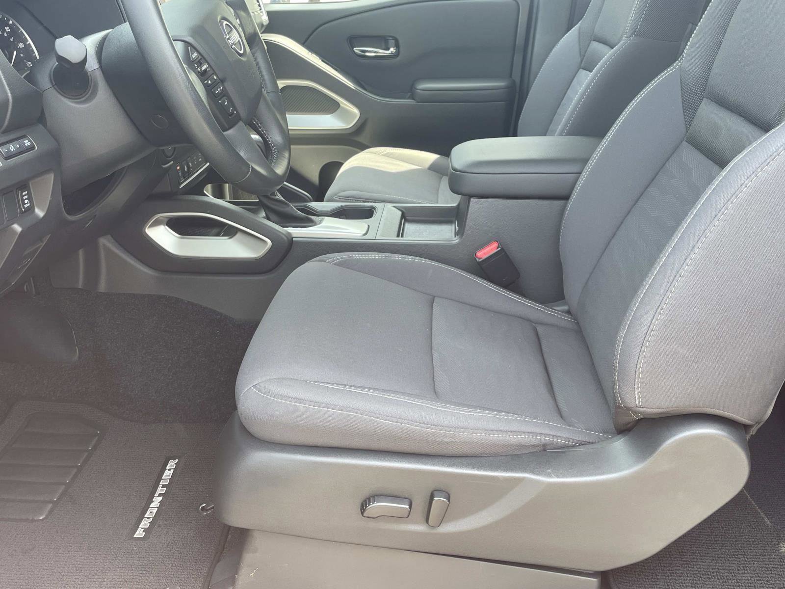 Used 2024 Nissan Frontier SV w/ SV Convenience Package image 13