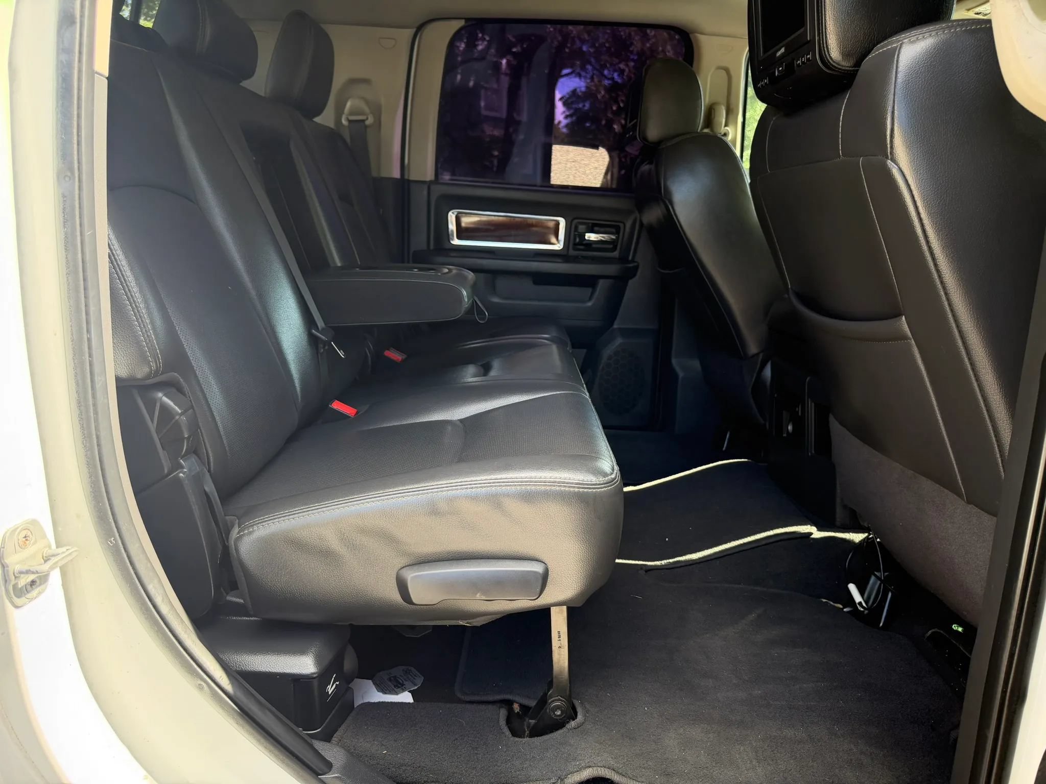 Used 2010 Dodge Ram 3500 Truck Laramie w/ Cold Weather Group AWD/4WD image 11
