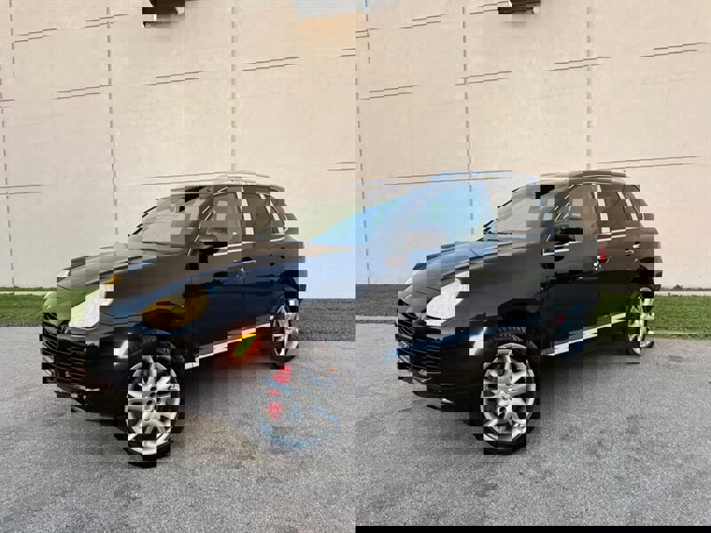 Used 2006 Porsche Cayenne Turbo image 1