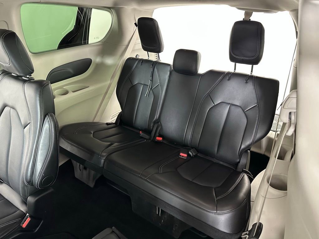 Used 2024 Chrysler Pacifica Touring-L image 29