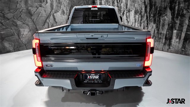 Used 2025 Ford F450 Platinum w/ FX4 Off-Road Package image 24