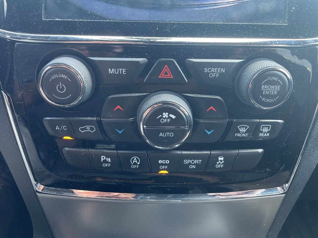 Used 2020 Jeep Grand Cherokee Altitude image 23