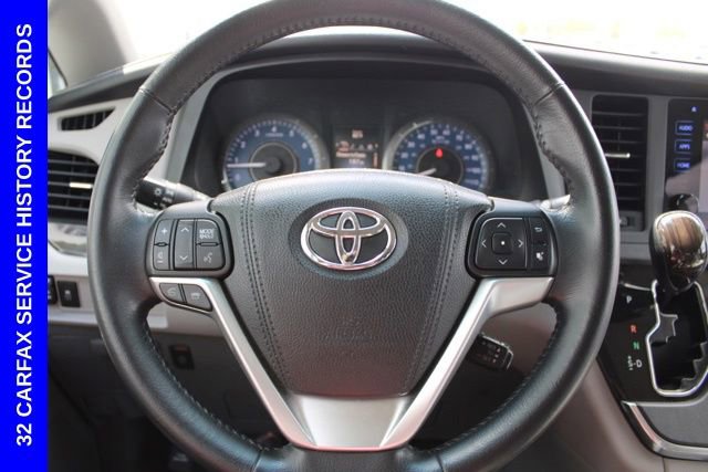 Used 2015 Toyota Sienna XLE FWD image 31