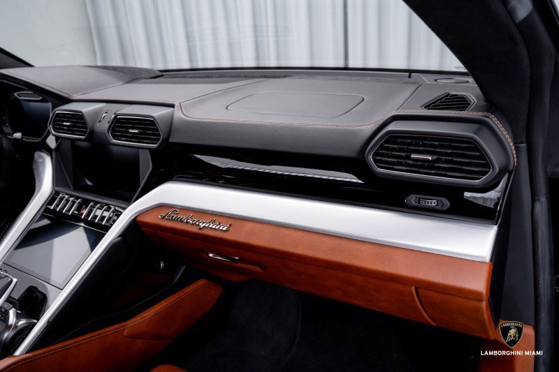 Used 2019 Lamborghini Urus image 46