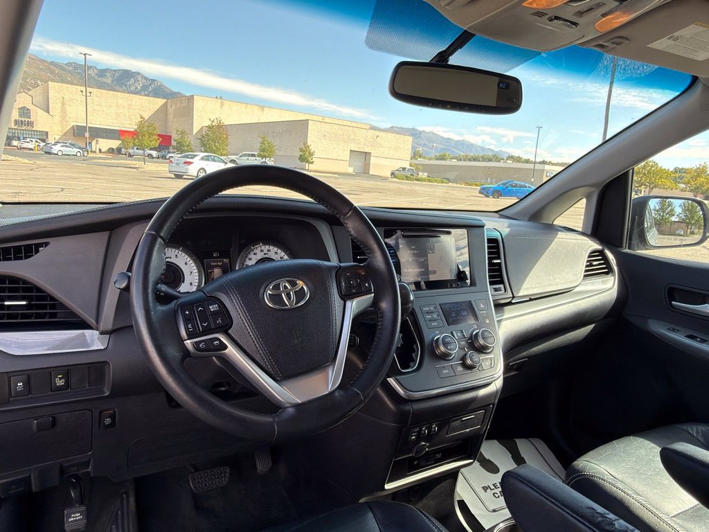 Used 2015 Toyota Sienna SE Premium FWD image 23