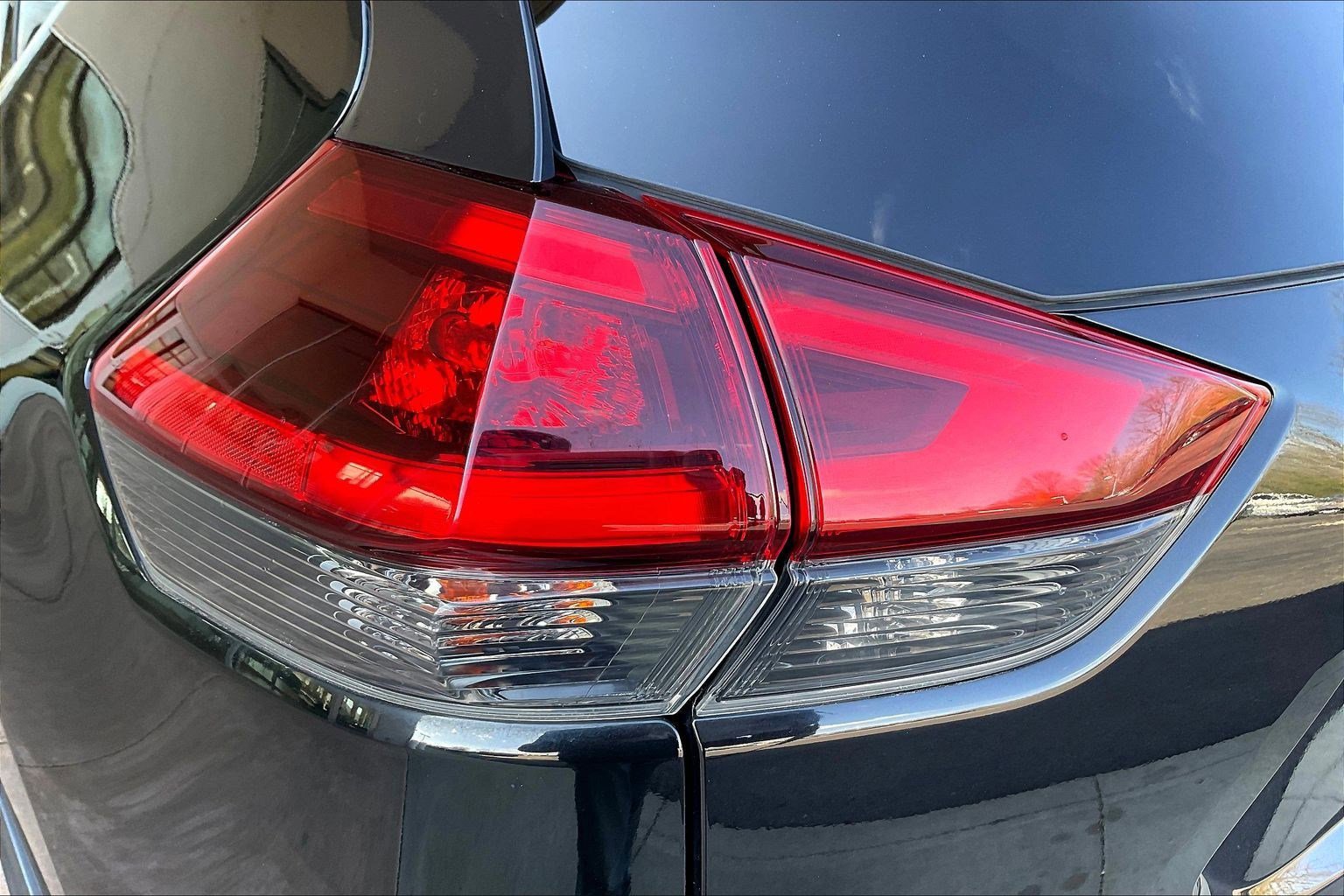 Used 2018 Nissan Rogue SL w/ Premium Package AWD/4WD image 23