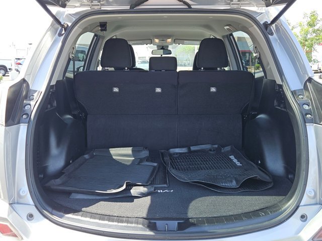 Used 2017 Toyota RAV4 LE FWD image 6