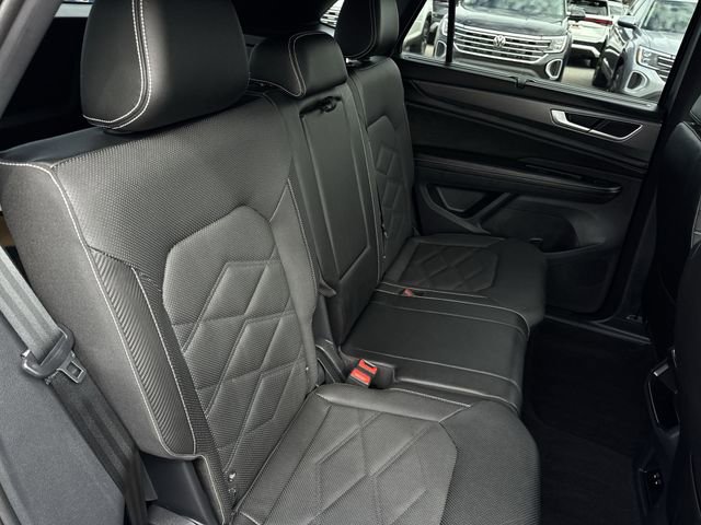 Certified 2024 Volkswagen Atlas Cross Sport SE w/ Black Wheel Package image 25