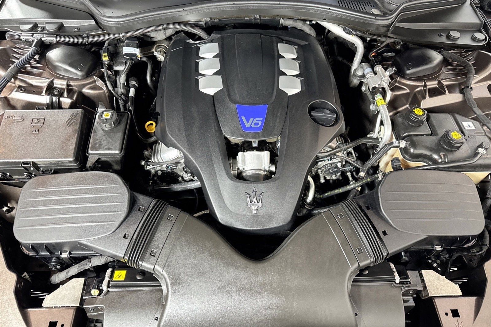 Used 2016 Maserati Ghibli S RWD image 30