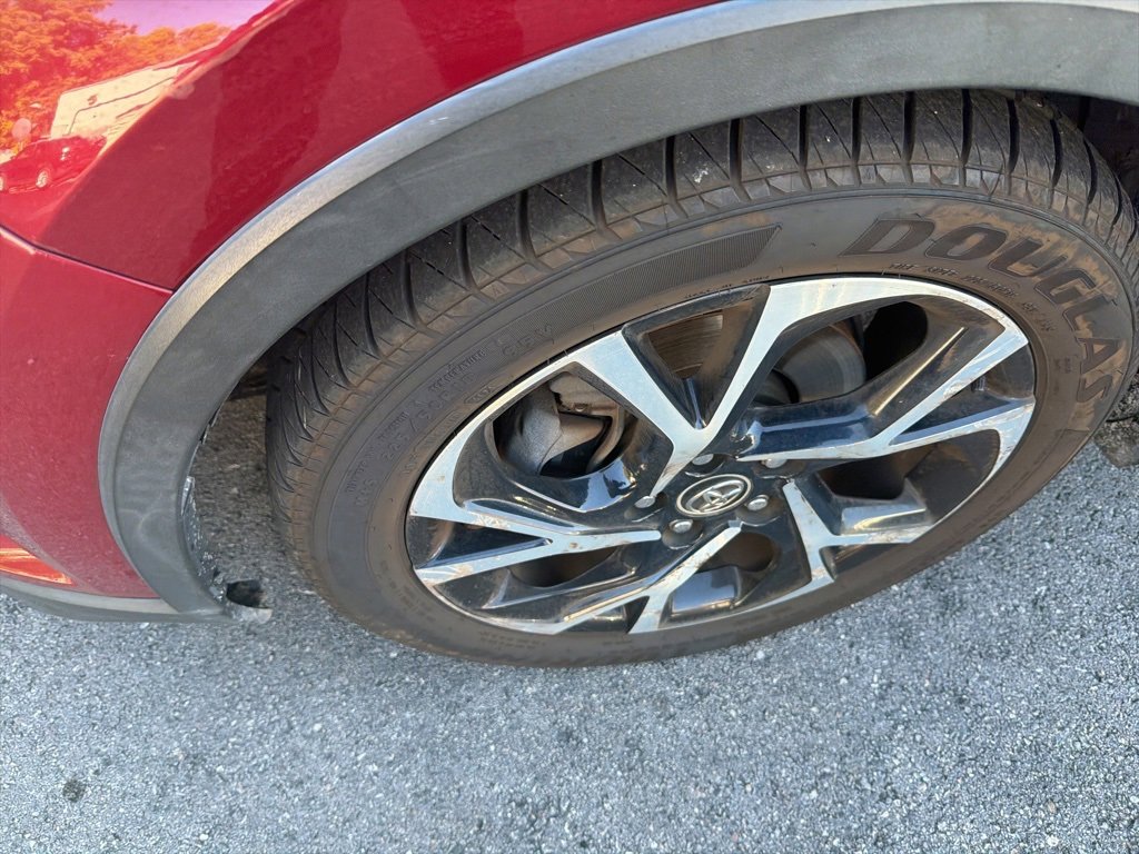 Used 2019 Toyota C-HR XLE image 4