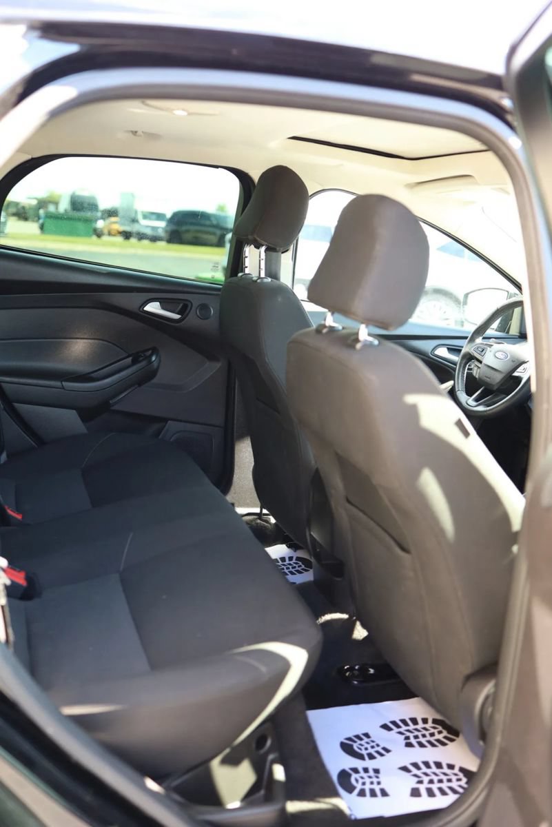 Used 2017 Ford Focus SEL w/ Cold Weather Package FWD image 36