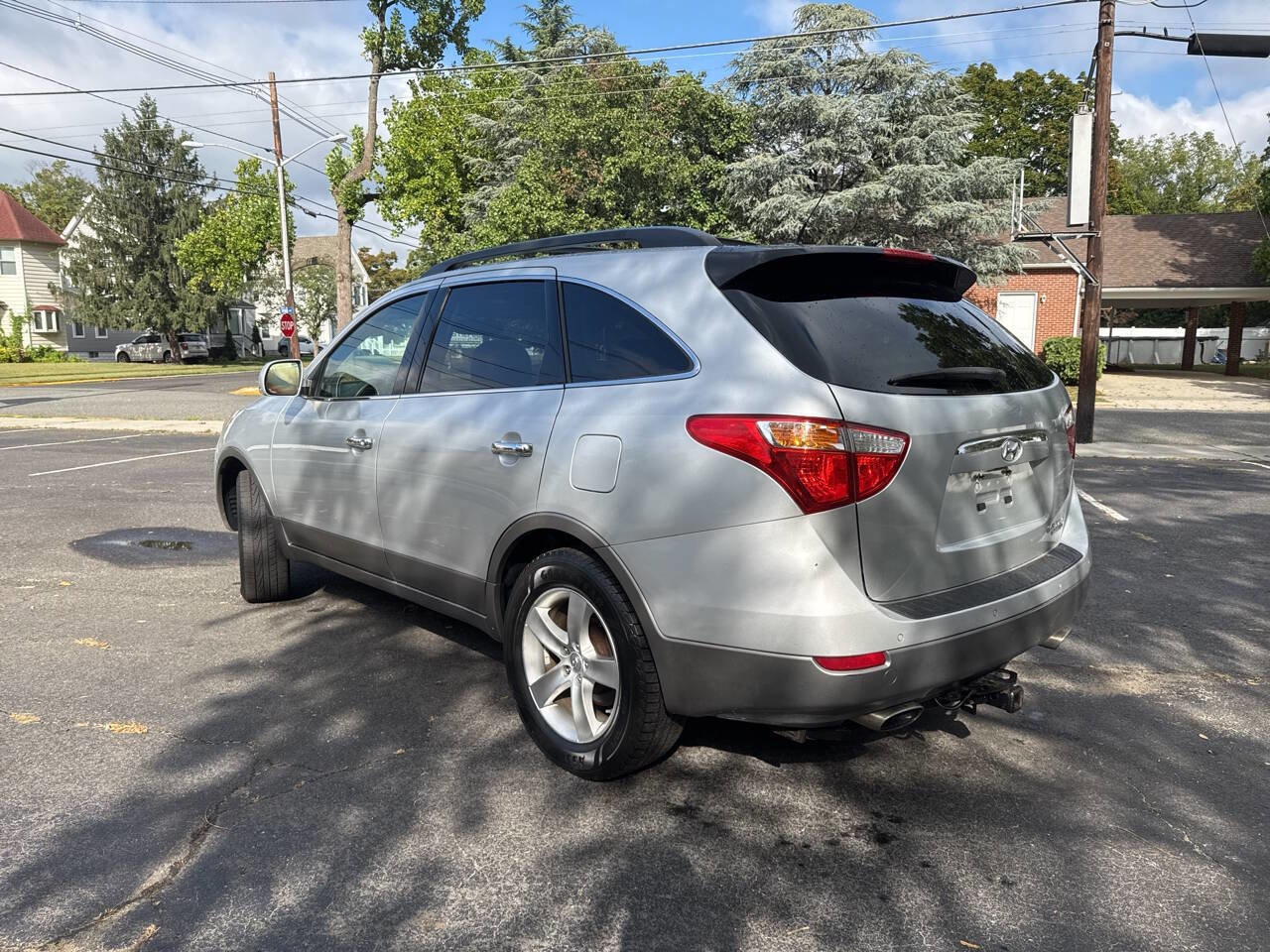 Used 2011 Hyundai Veracruz Limited w/ Navigation Pkg 3 image 2