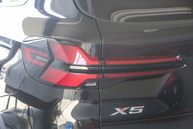 Used 2024 BMW X5 xDrive40i w/ Climate Comfort Package AWD/4WD image 9