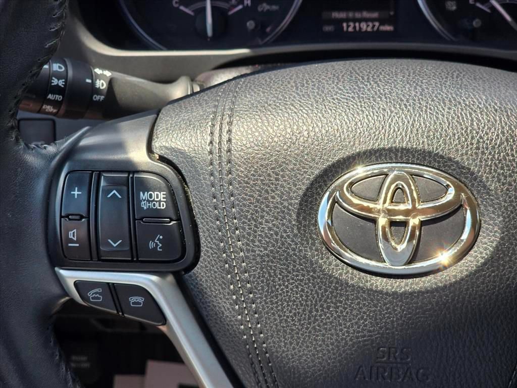 Used 2016 Toyota Highlander XLE AWD/4WD image 16