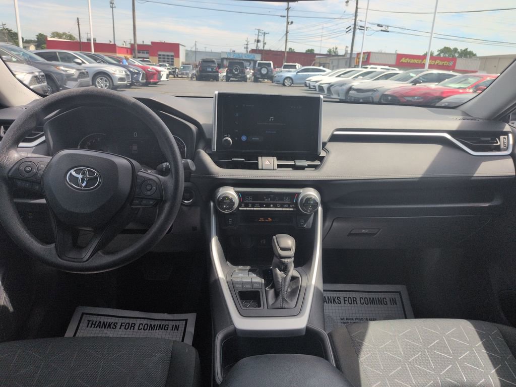 Used 2025 Toyota RAV4 XLE AWD/4WD image 12