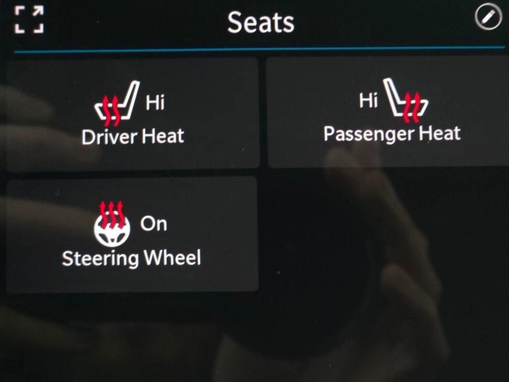 Used 2024 Chrysler Pacifica Touring-L image 5