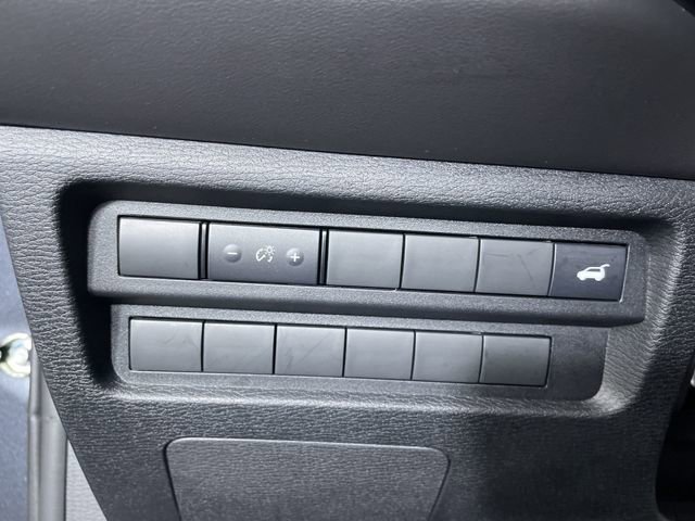 Used 2025 Mitsubishi Outlander SE image 26