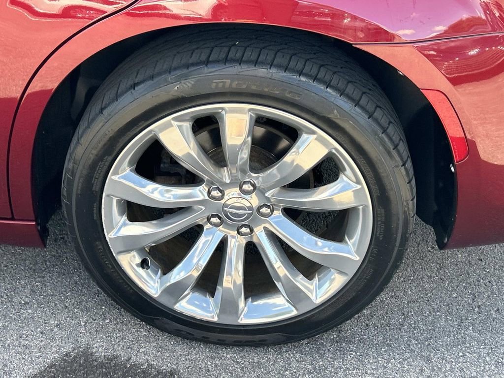 Used 2018 Chrysler 300 Limited image 13