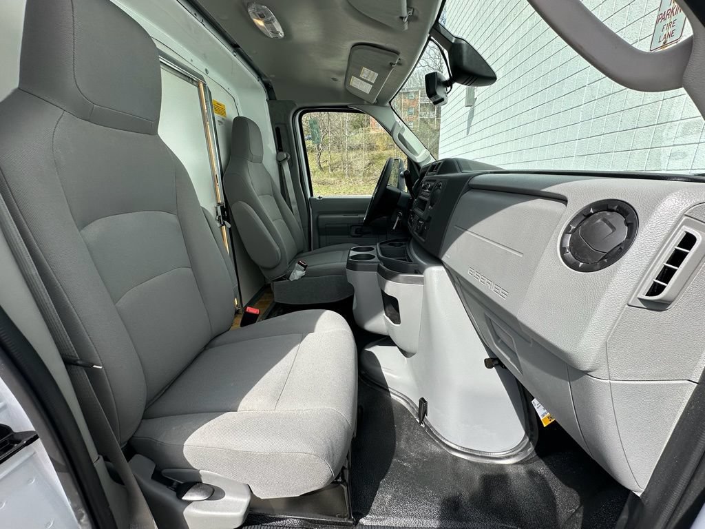 New 2027 Ford E-350 and Econoline 350 Super Duty w/ Power Equipment Group RWD image 18