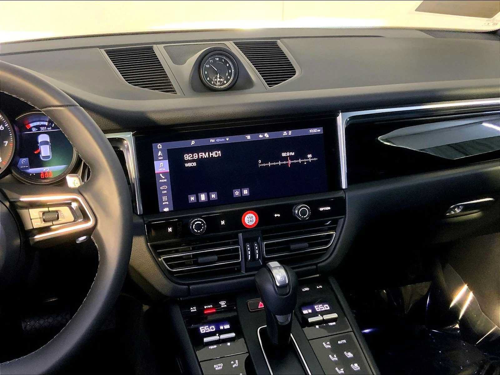 Certified 2026 Porsche Macan AWD/4WD image 16