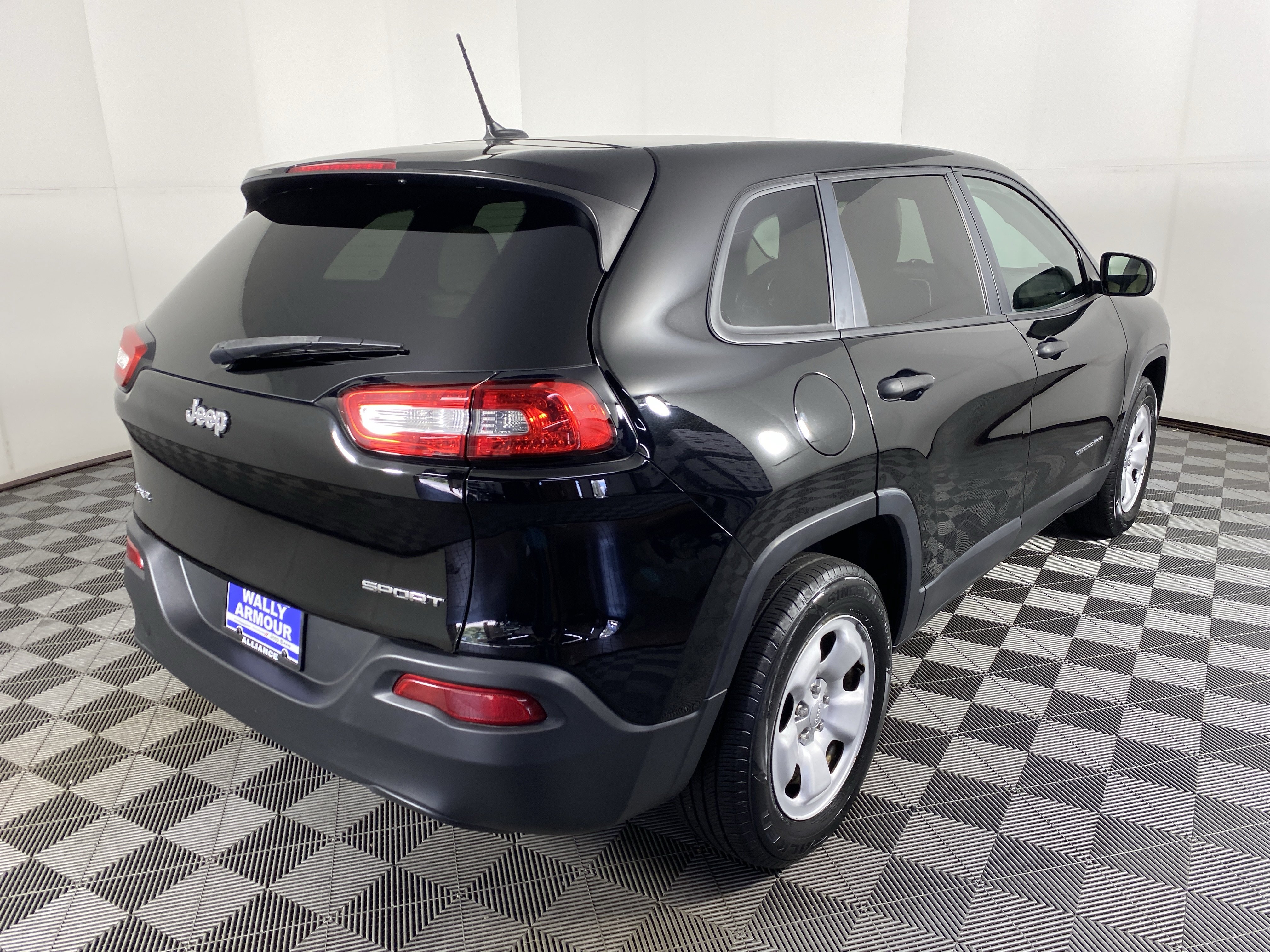 Used 2017 Jeep Cherokee Sport AWD/4WD image 5
