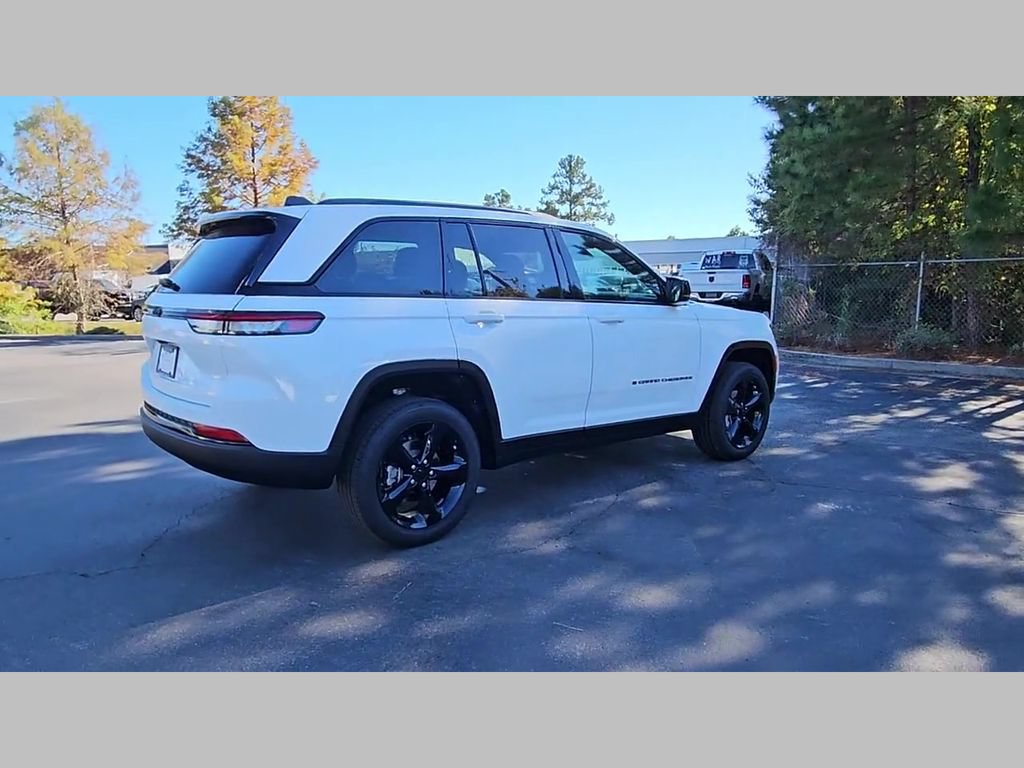 New 2025 Jeep Grand Cherokee Altitude RWD image 34