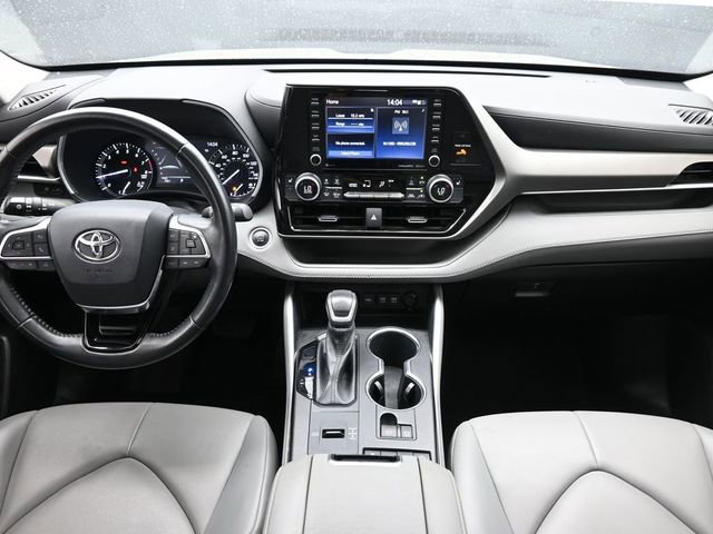 Used 2021 Toyota Highlander XLE FWD image 25