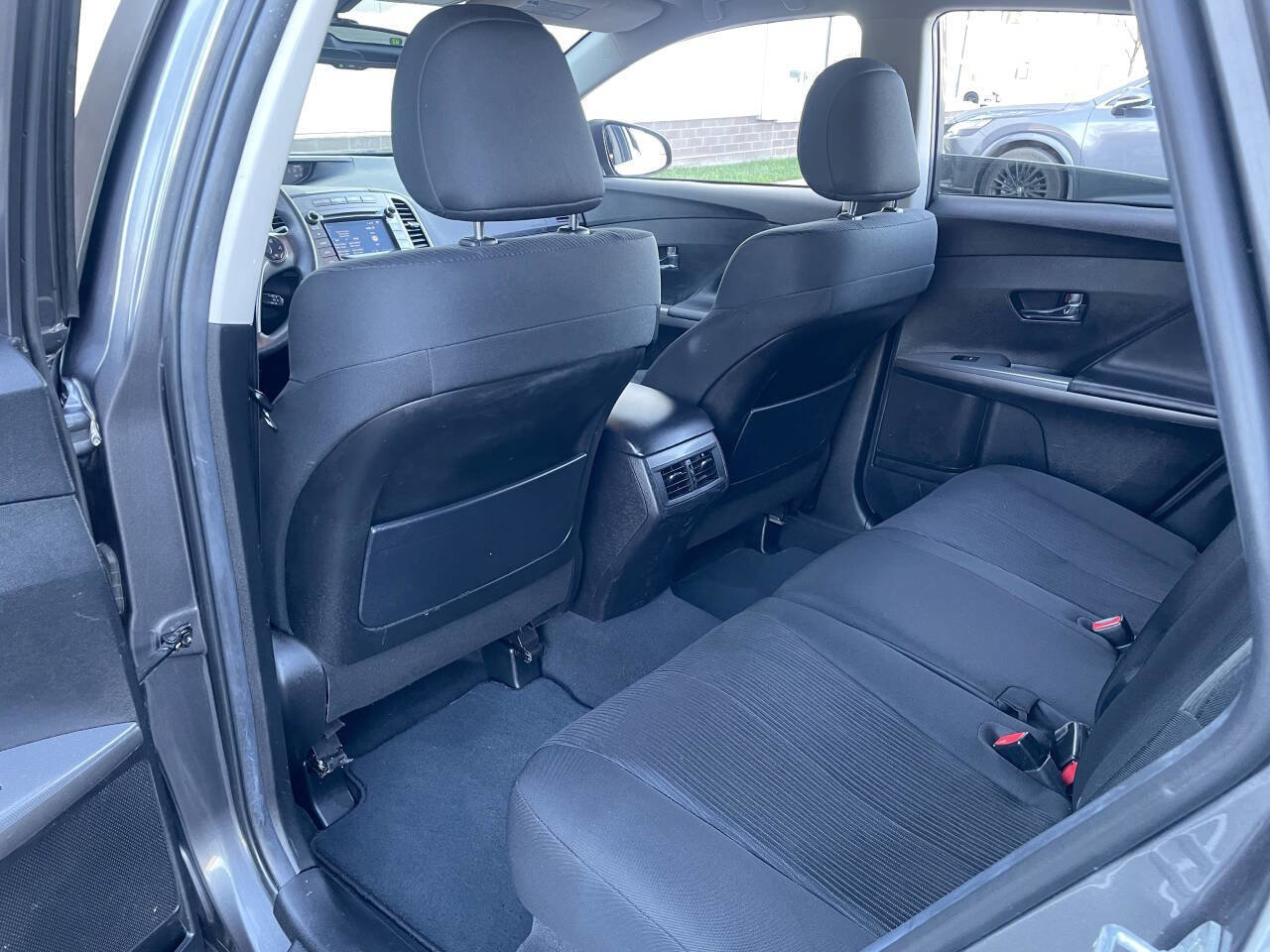 Used 2015 Toyota Venza LE image 32