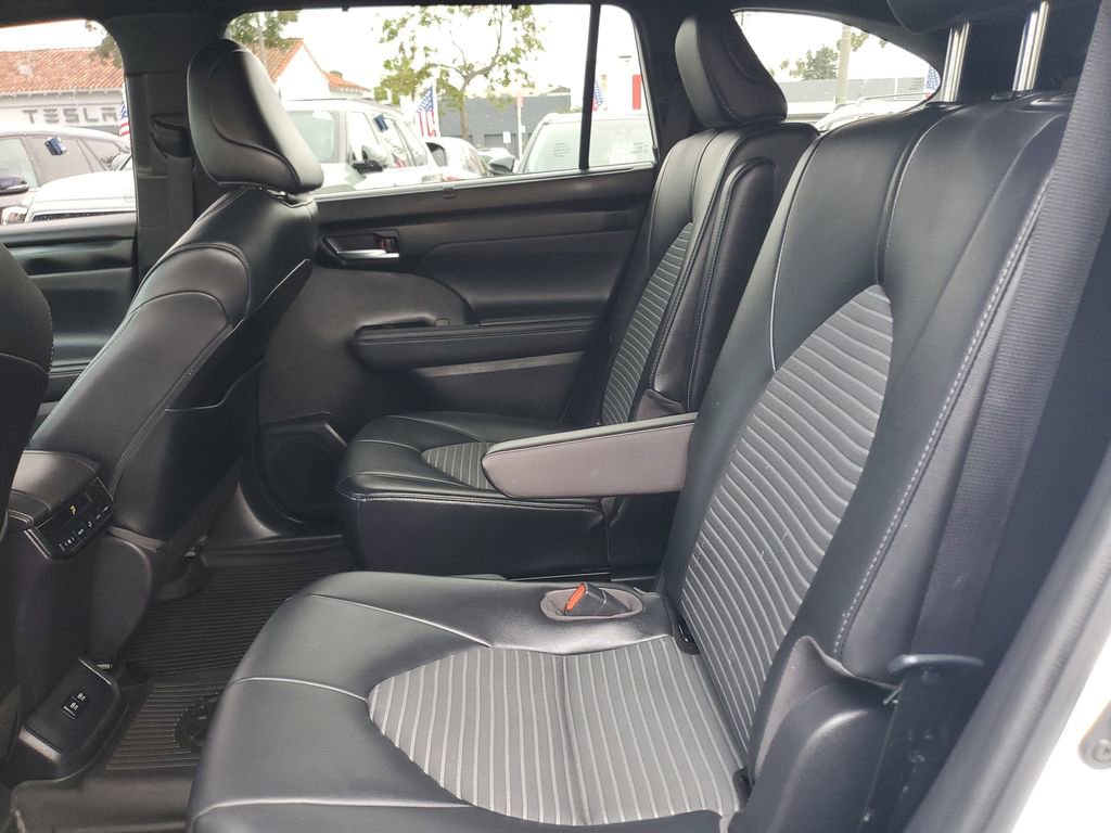 Used 2021 Toyota Highlander XSE image 15