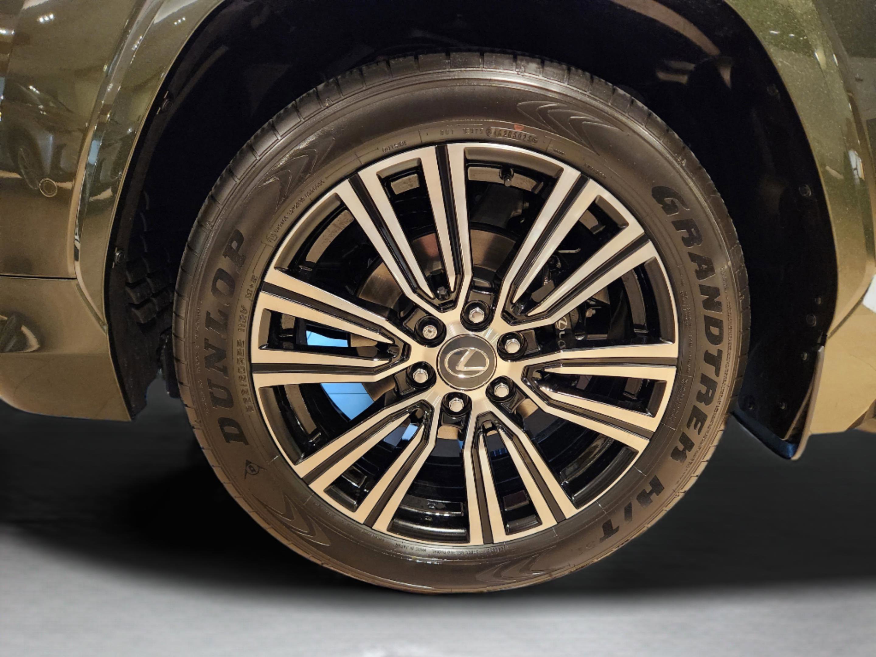 New 2026 Lexus LX 700h Luxury image 4