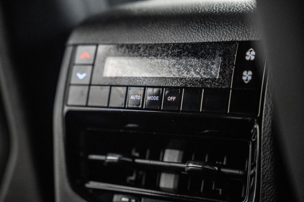 Used 2024 Jeep Grand Cherokee L Laredo image 37