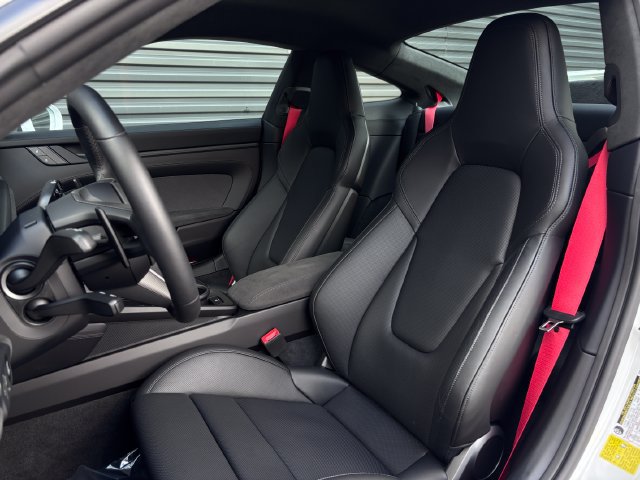 Certified 2025 Porsche 911 Carrera GTS RWD image 5