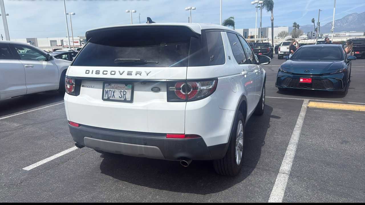 Used 2016 Land Rover Discovery Sport SE image 2