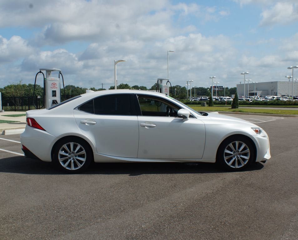 Used 2016 Lexus IS 200t RWD image 19