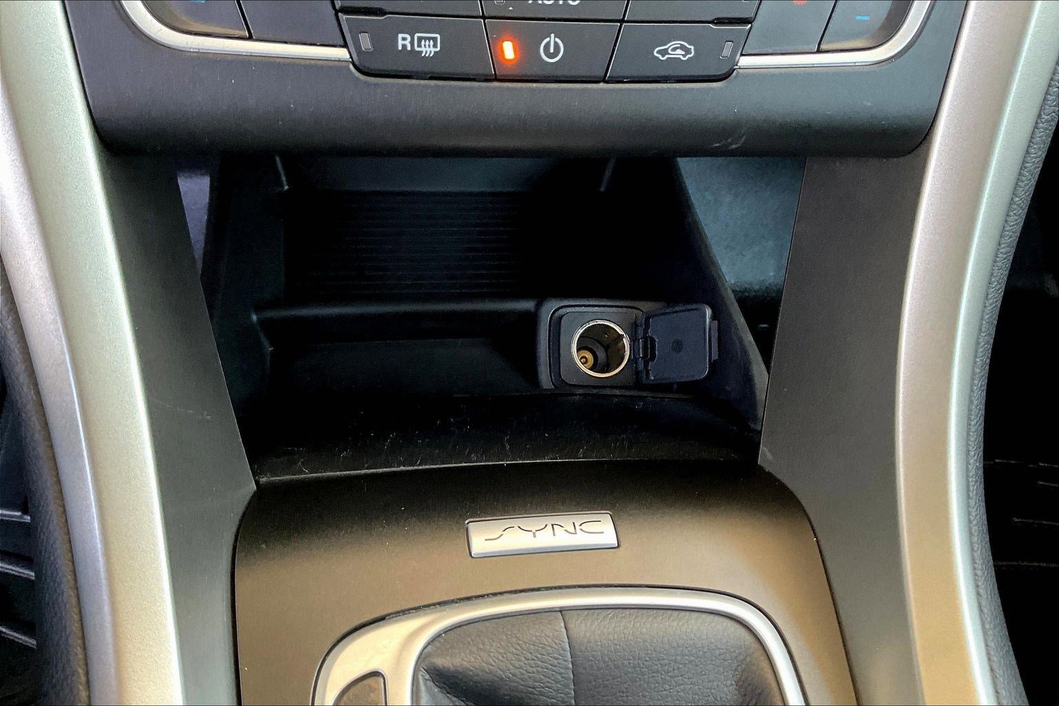 Used 2016 Ford Fusion SE w/ Equipment Group 202A FWD image 15