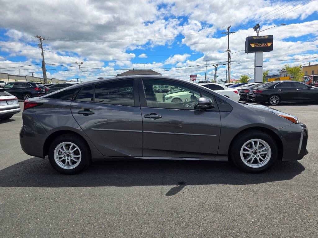 Used 2020 Toyota Prius LE AWD/4WD image 5