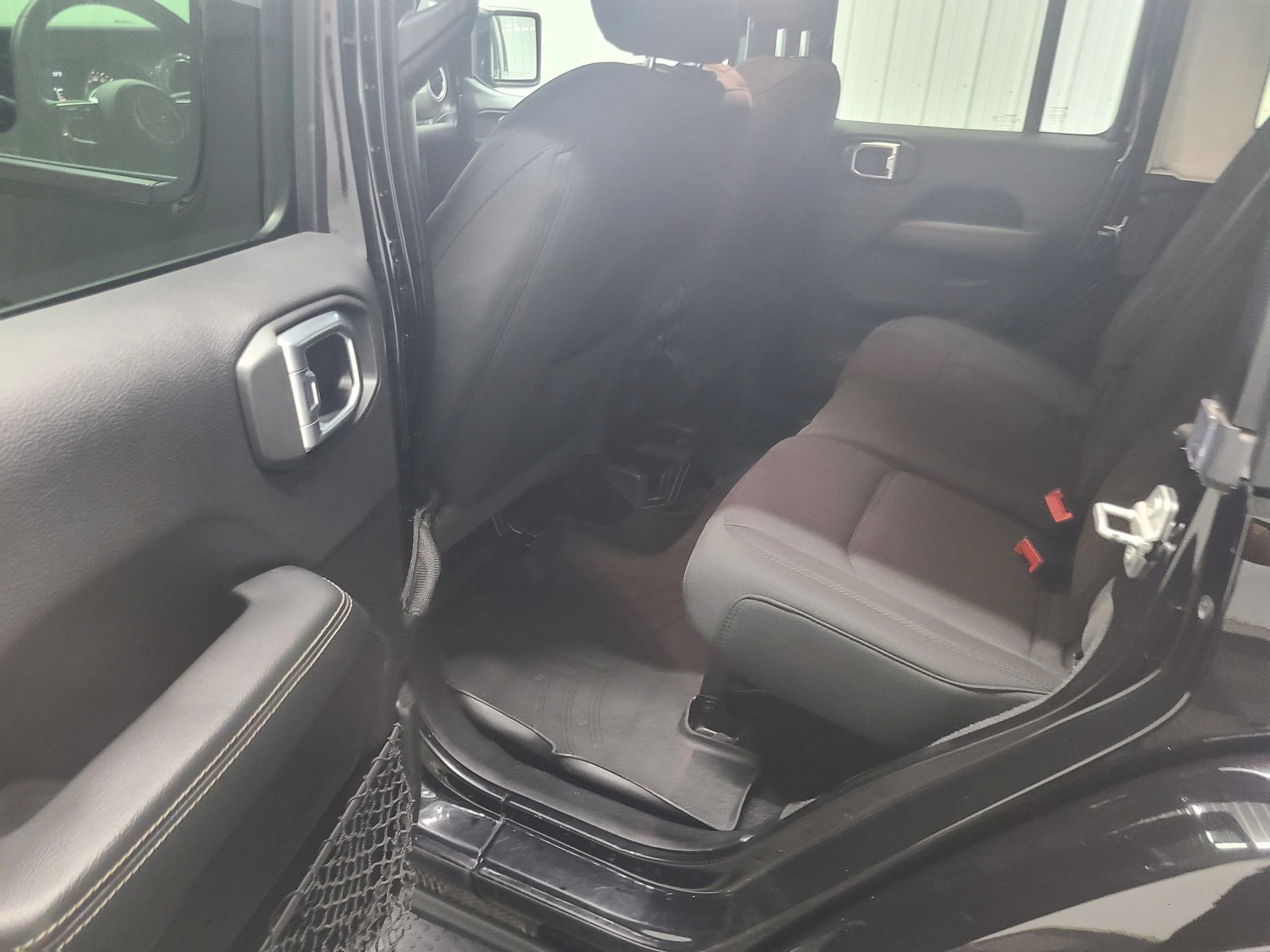 Used 2020 Jeep Wrangler Unlimited Sahara AWD/4WD image 33