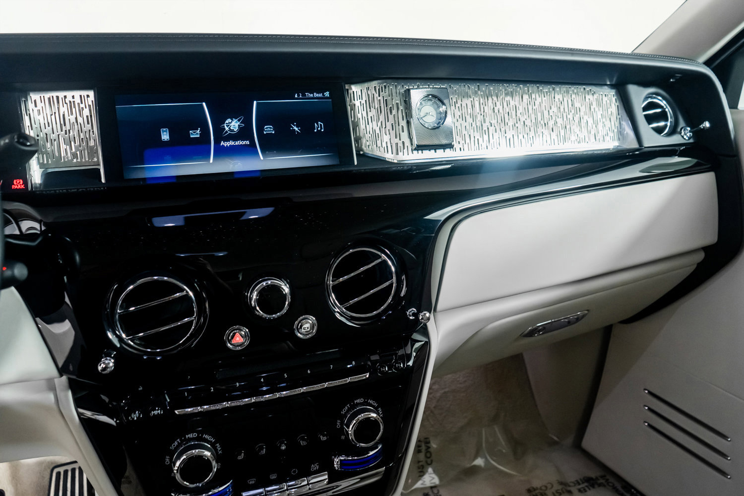 Used 2019 Rolls-Royce Phantom Sedan image 38