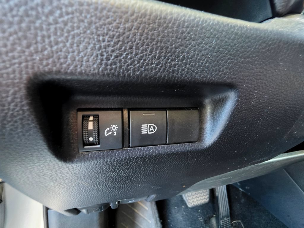 Used 2025 Toyota RAV4 LE AWD/4WD image 13