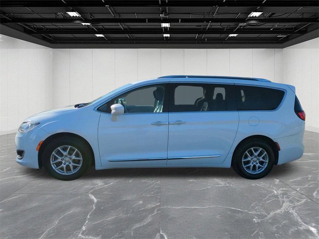 Used 2020 Chrysler Pacifica Touring-L image 3