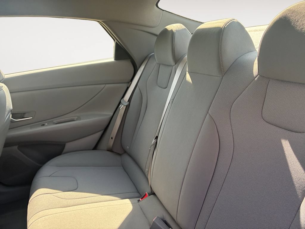 Used 2026 Hyundai Elantra SE FWD image 13