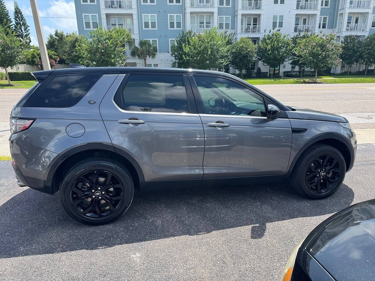 Used 2018 Land Rover Discovery Sport HSE AWD/4WD image 9