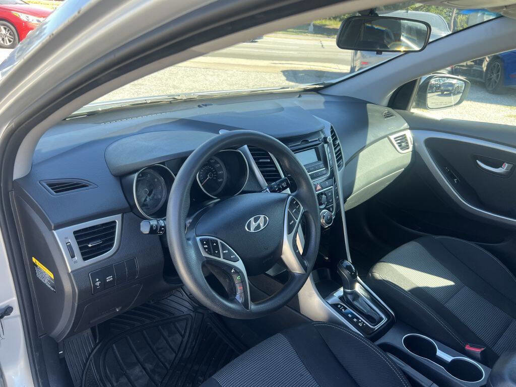 Used 2017 Hyundai Elantra GT FWD image 10