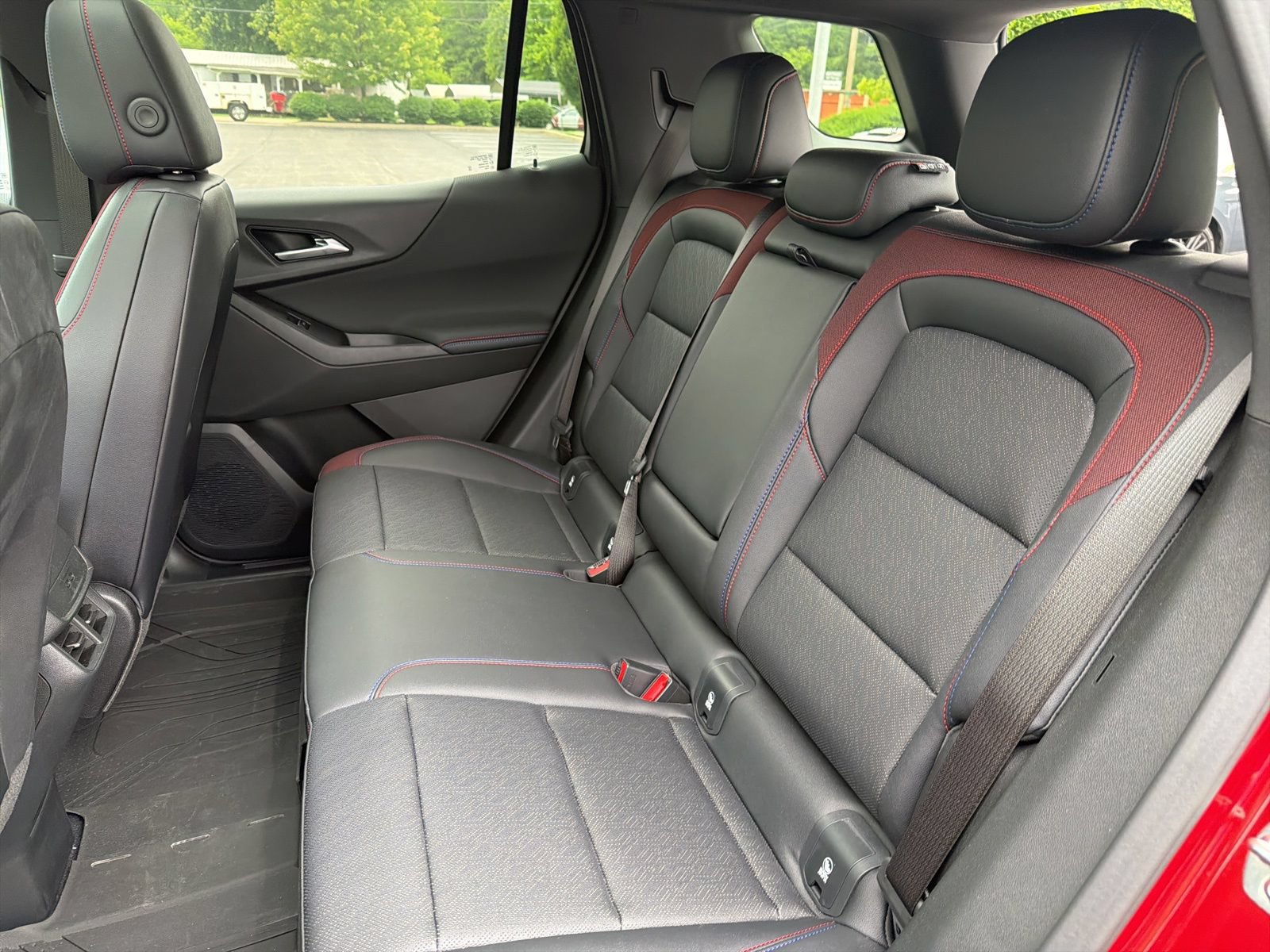 Used 2025 Chevrolet Equinox RS FWD image 26