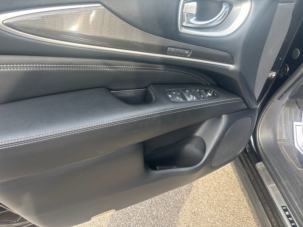 Used 2019 INFINITI QX60 Luxe w/ Essential Package image 15