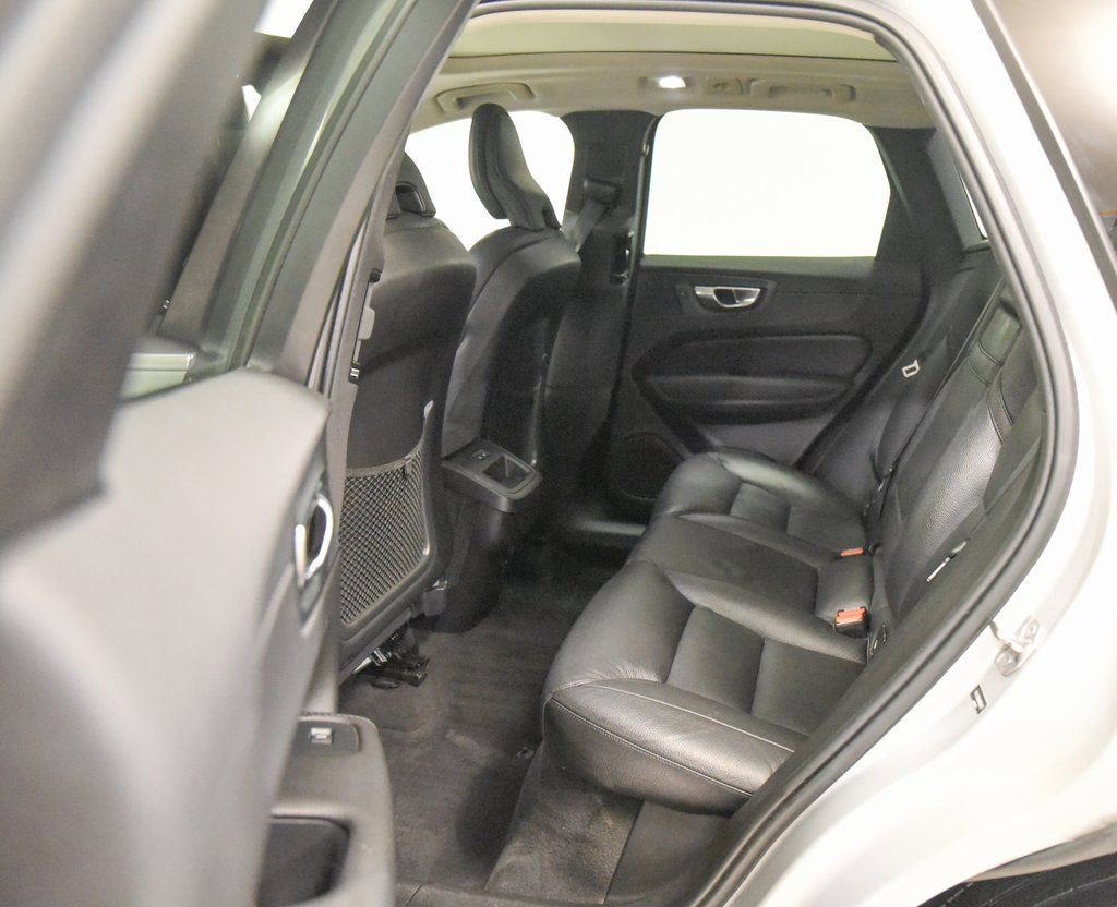 Used 2022 Volvo XC60 B5 Momentum w/ Climate Package image 14