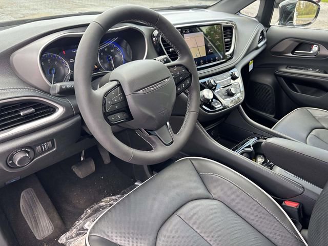 New 2027 Chrysler Pacifica Limited FWD image 17