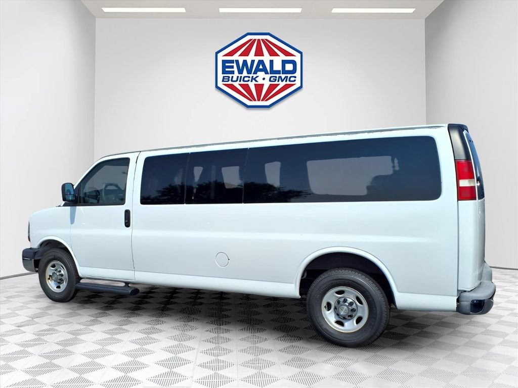 Used 2015 Chevrolet Express 3500 LT w/ LT Preferred Equipment Group RWD image 4