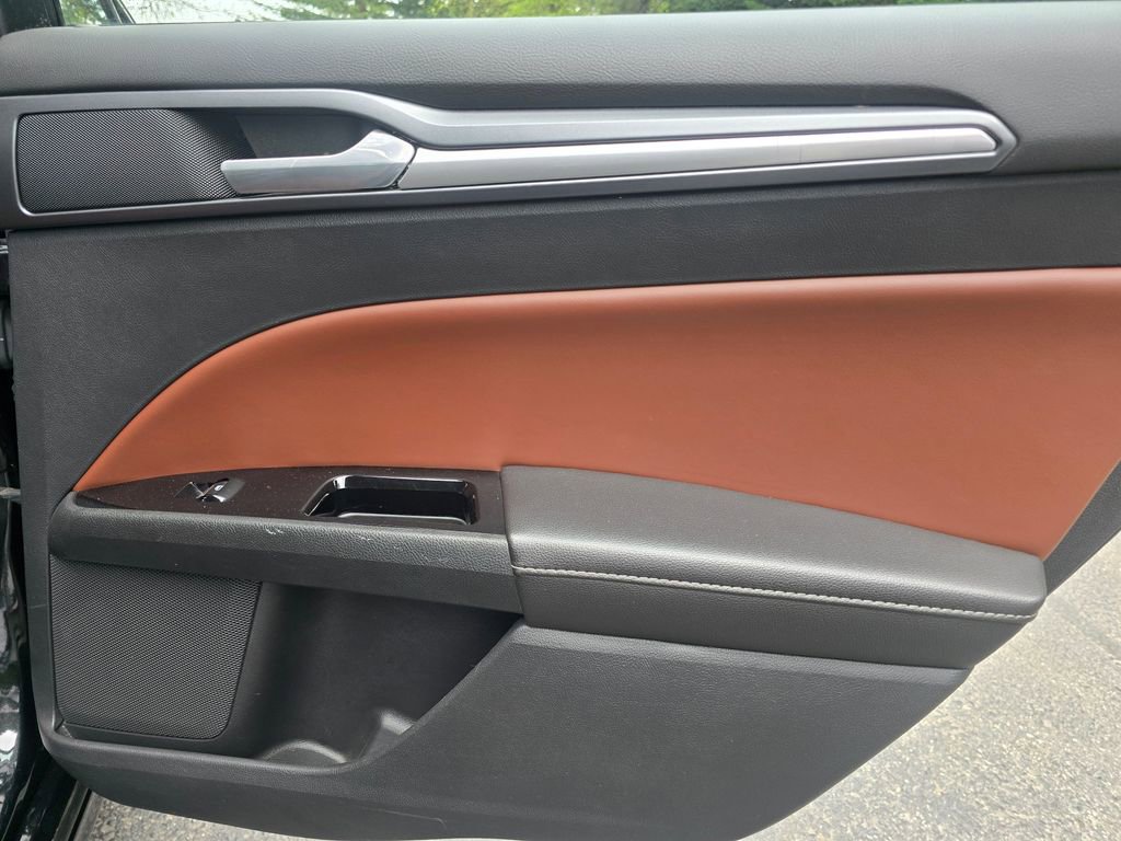 Used 2015 Ford Fusion SE w/ Equipment Group 202A FWD image 23