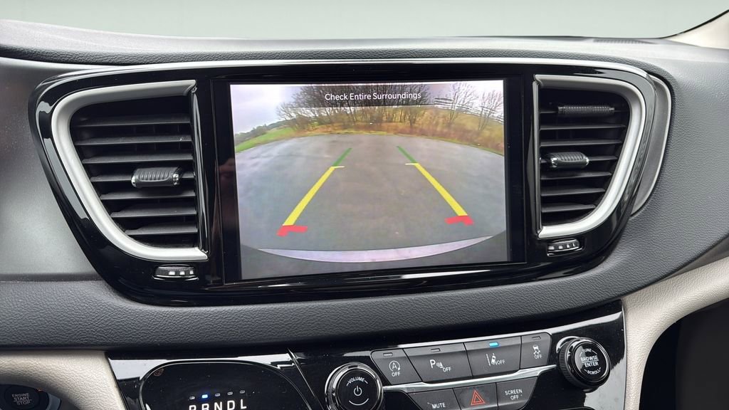 Used 2023 Chrysler Pacifica Touring-L FWD image 29